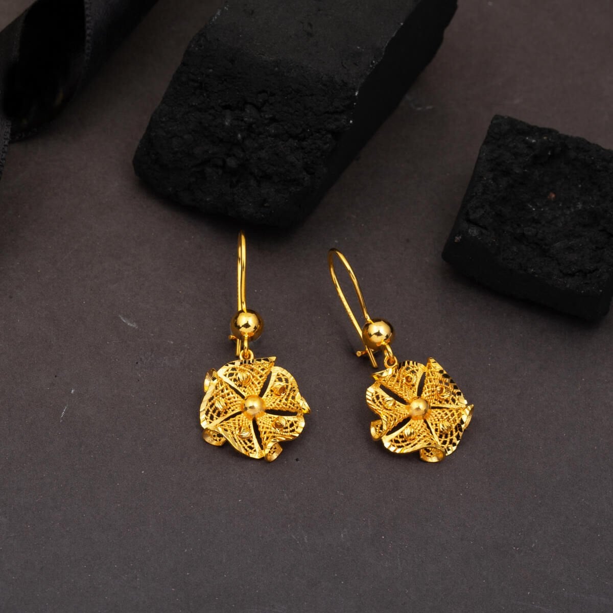 22K Yellow Gold Filigree Engraved Dangle Earrings