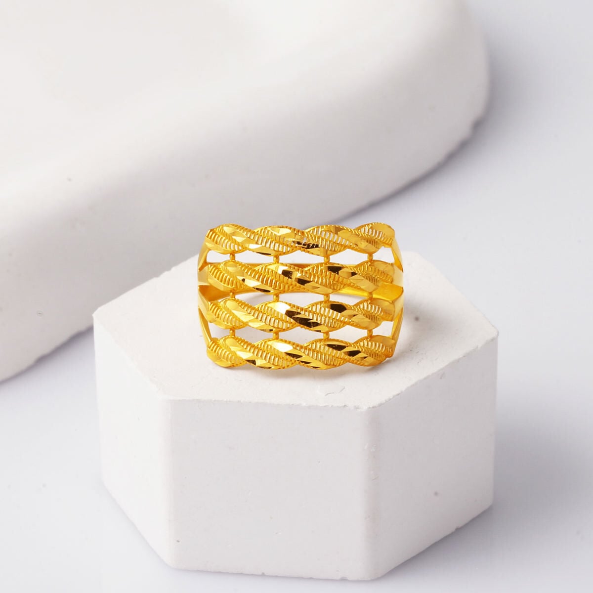 22K Yellow Gold Twisted Ring (2.5 g)