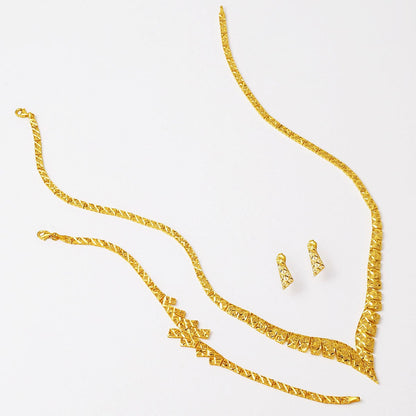 14K Yellow Gold Engraved Bridal Jewelry Set