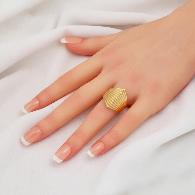 14K Yellow Gold Elegant Patterned Women's Ring