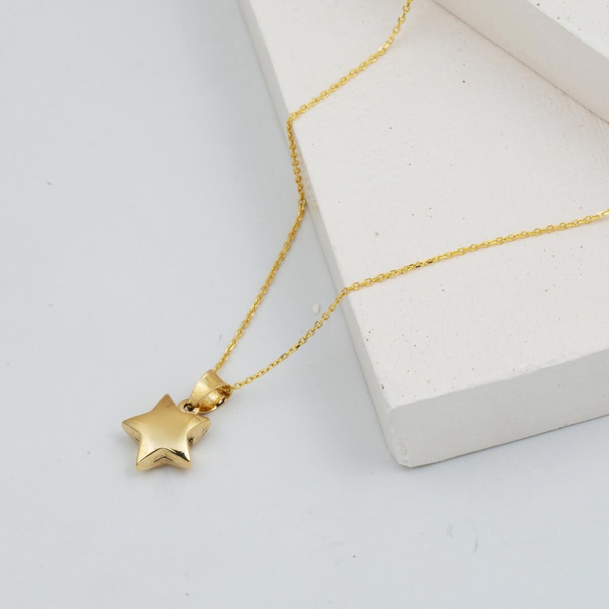 14K Yellow Gold Star Necklace (1.7 g)