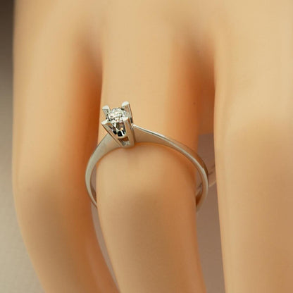 14K White Gold 0.13 Ct Solitaire Diamond Ring