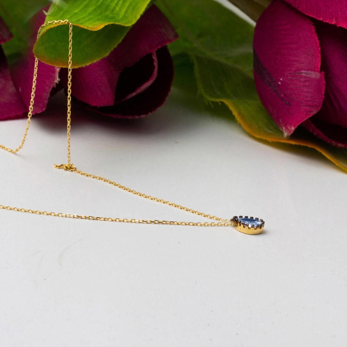 14K Yellow Gold Navy Blue Teardrop Cubic Zirconia Necklace (1.42 g)