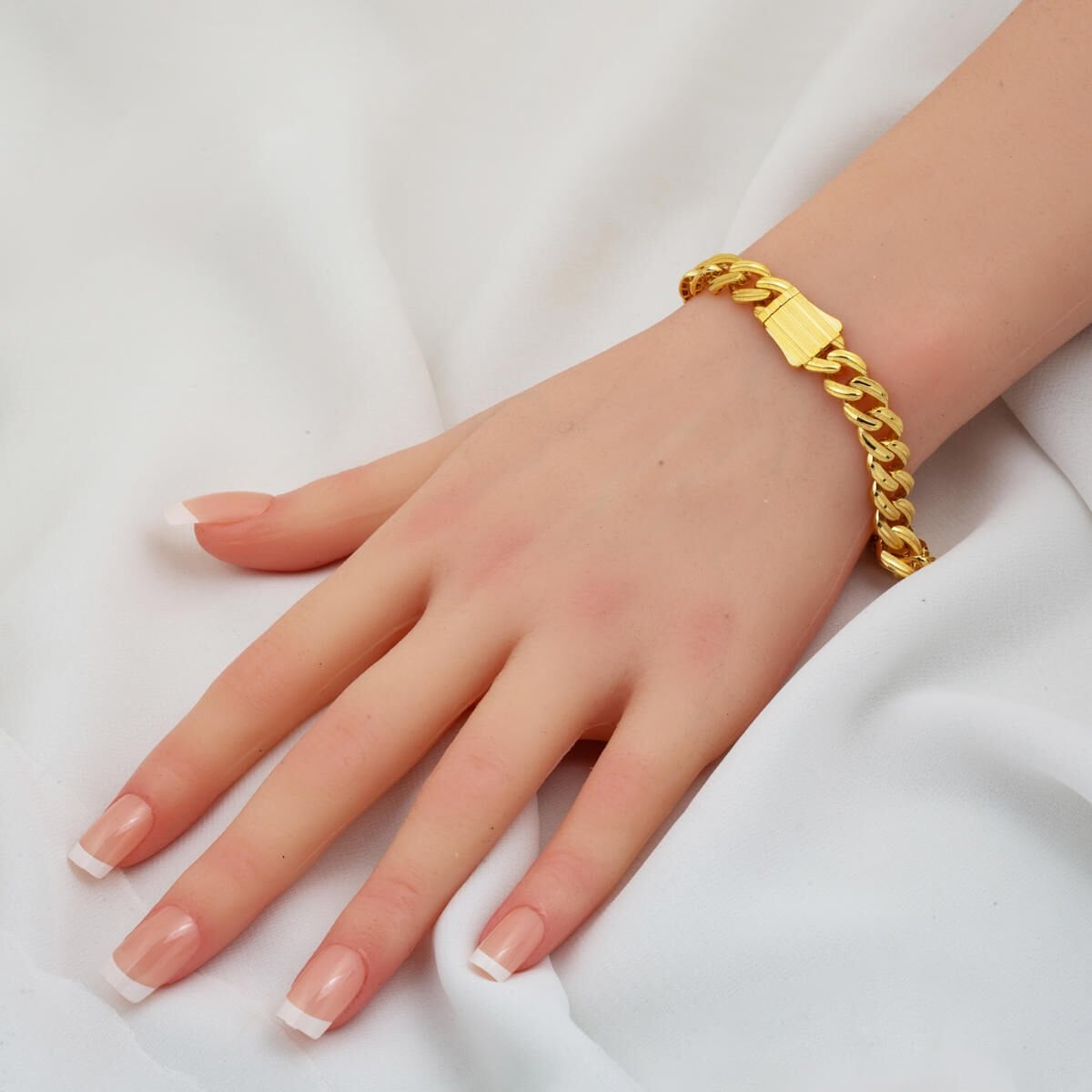 14K Yellow Gold Ajda Hand Engraved Curb Bracelet (14.86 g)