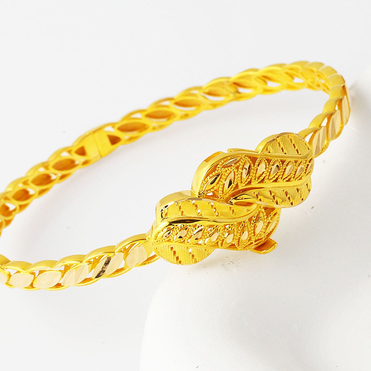 14K Yellow Gold Buckle Indian Style Hinged Cuff Bangle