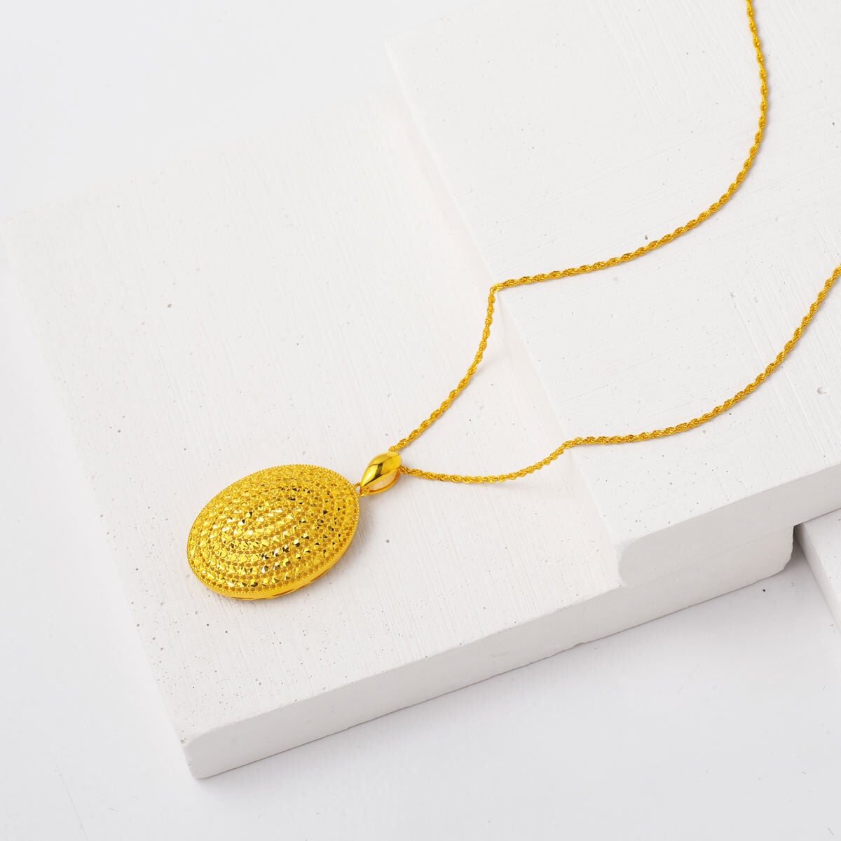 14K Yellow Gold Sparkling Oval Pendant