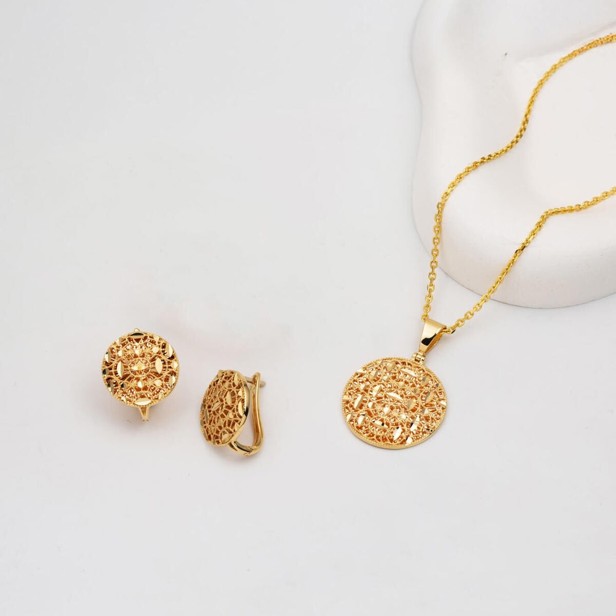 14K Yellow Gold Filigree Necklace and Earrings Jewelry Set