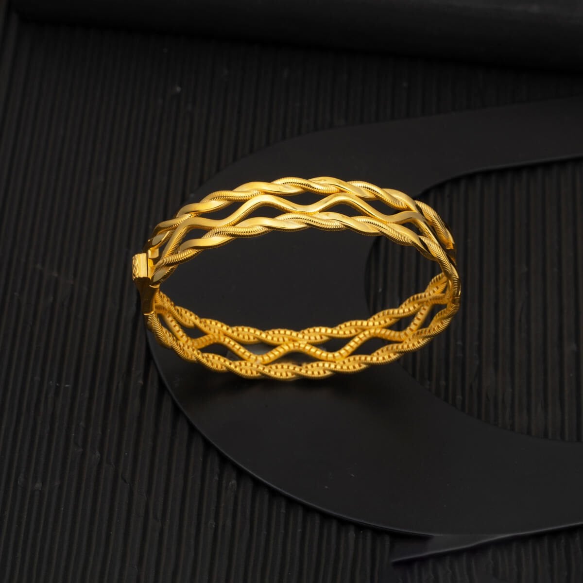 14K Yellow Gold Twisted Hinged Cuff Bangle (21.03 g)