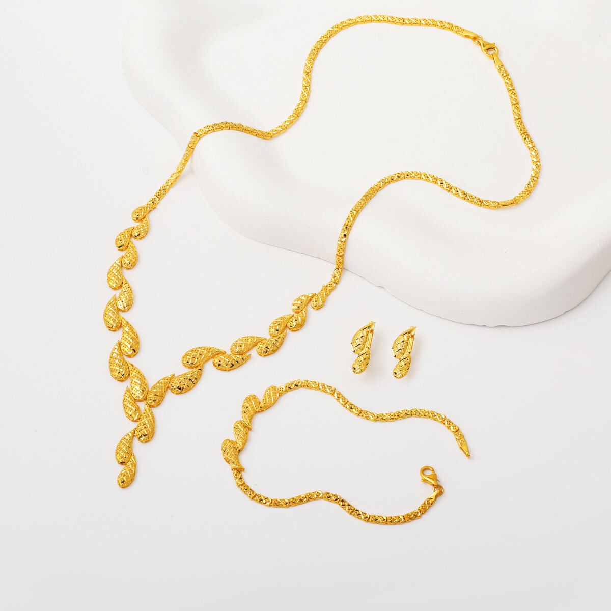 14K Yellow Gold Ivy Teardrop Jewelry Set