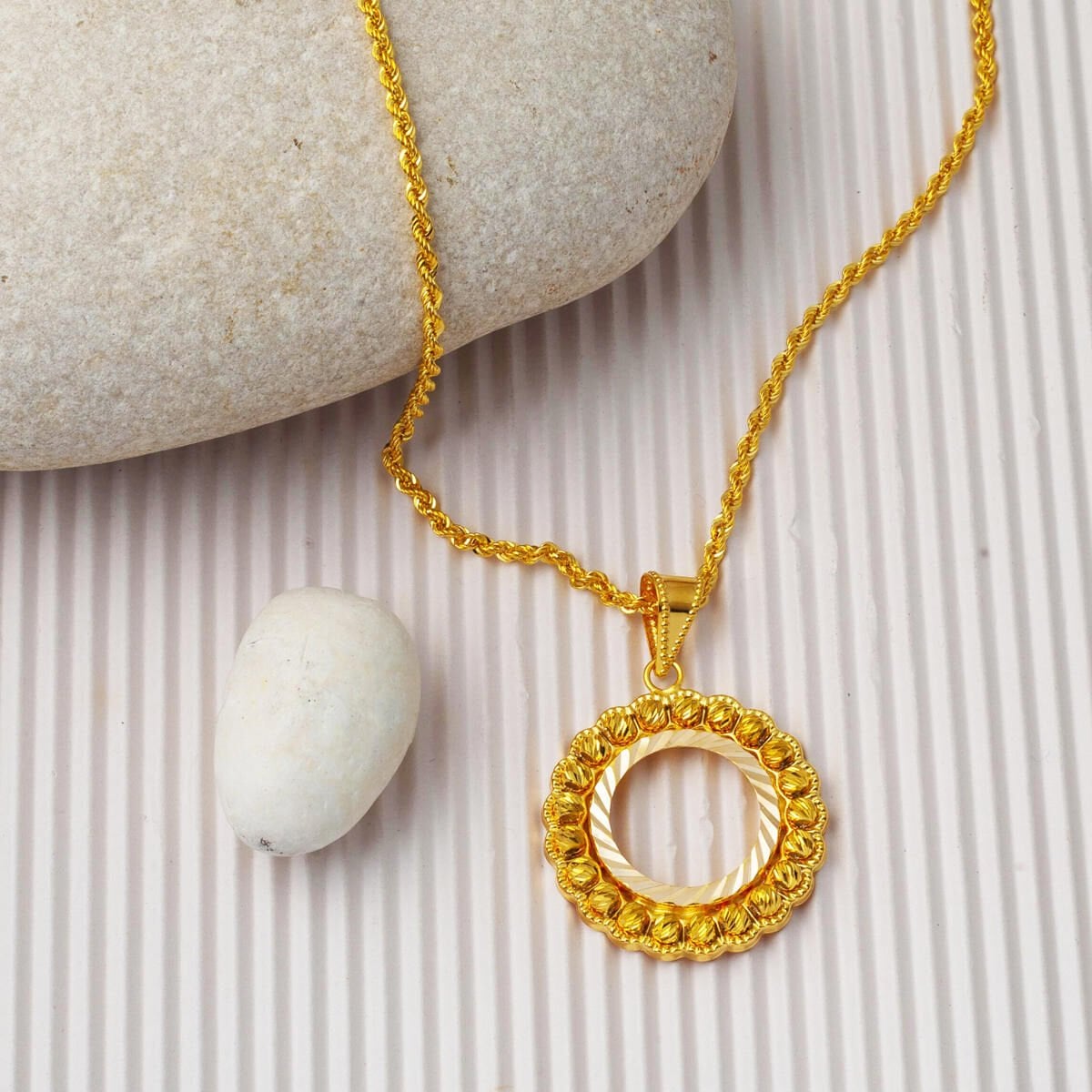 14K Yellow Gold Quarter Coin Frame Necklace