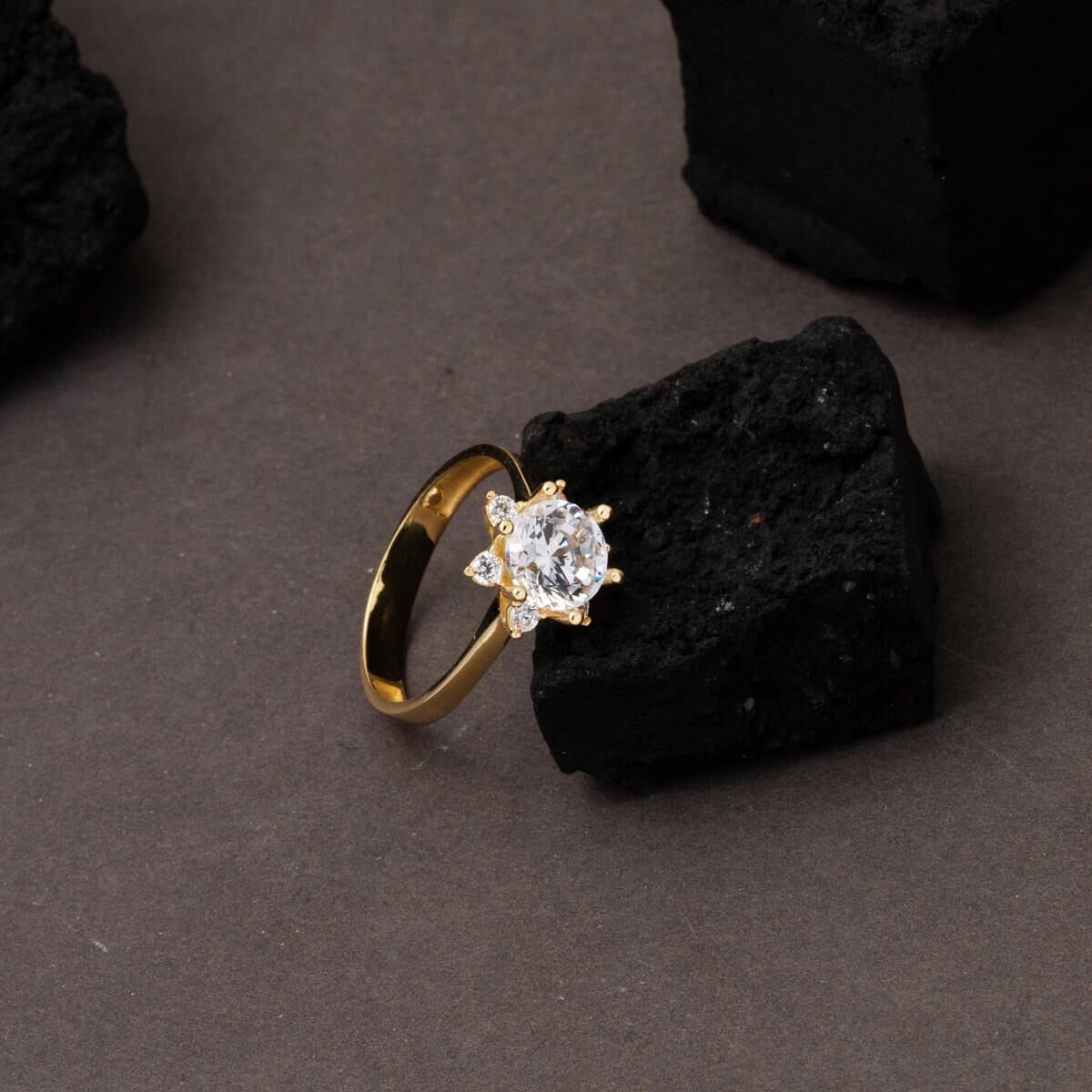 14K Yellow Gold Honeysuckle Solitaire Cubic Zirconia Ring (2.1 g)