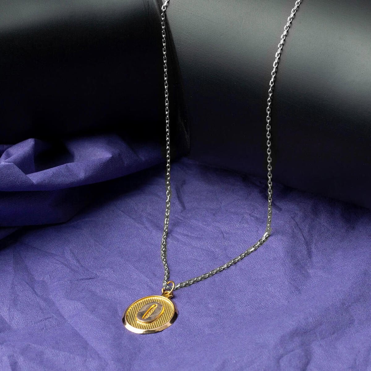 14K Yellow Gold Oval Initial O Pendant
