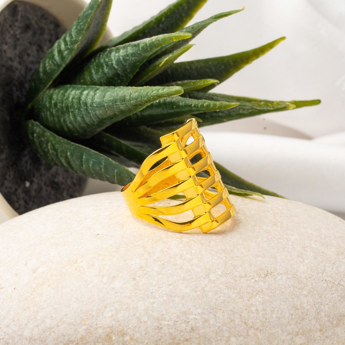 22K Yellow Gold 6 Row Ribbed Ring | Goldia.com