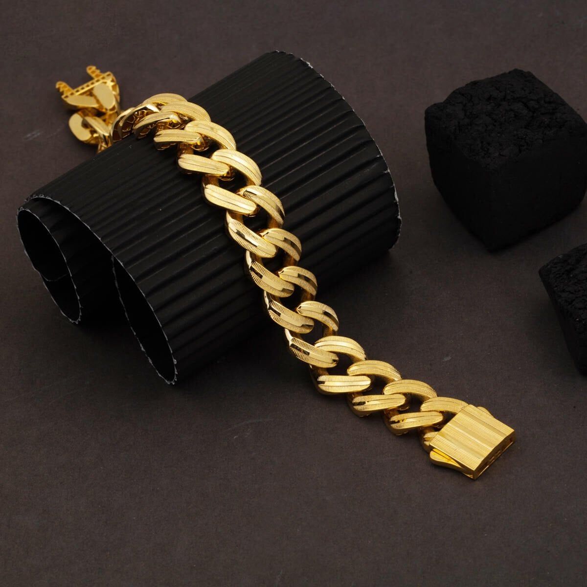 14K Yellow Gold Ajda Italian Curb Bracelet