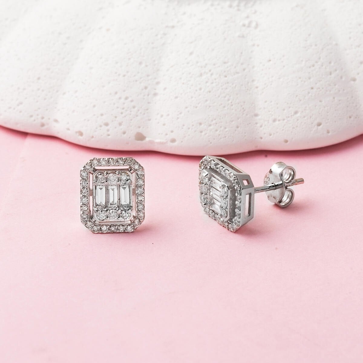 14K White Gold 0.70 Ct Baguette Diamond Earrings