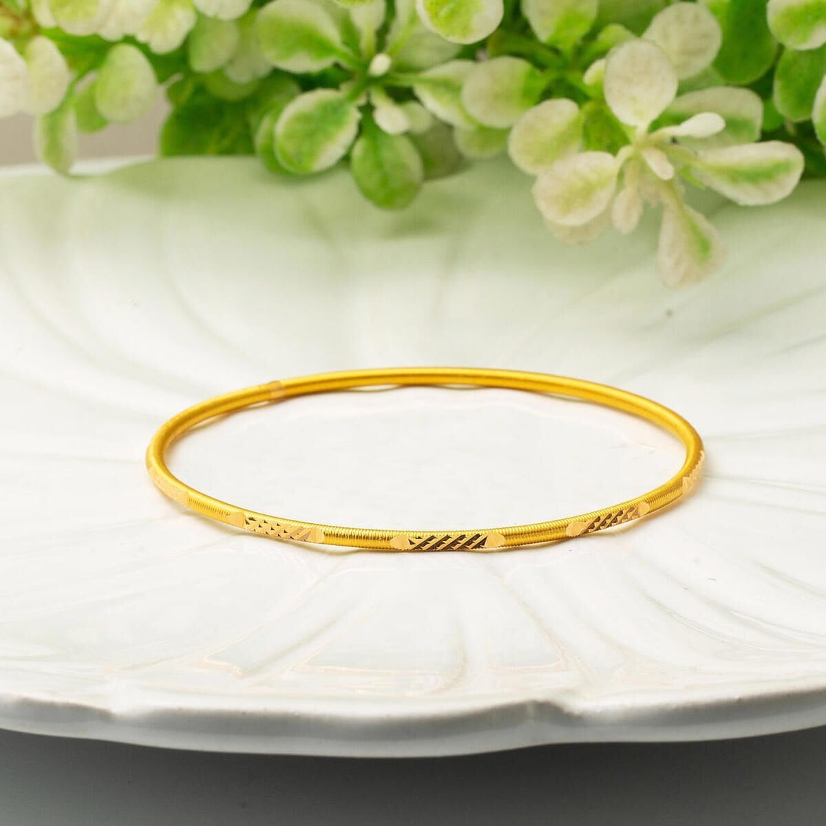 22K Yellow Gold Star Ajda Bangle (6 g)