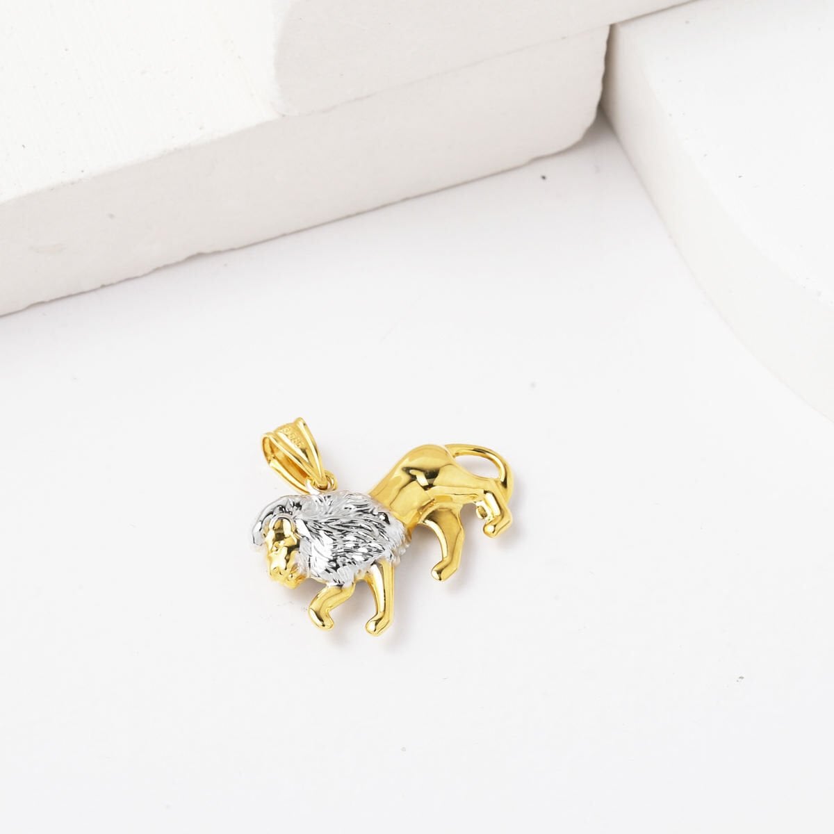14K Yellow Gold Lion Zodiac Pendant