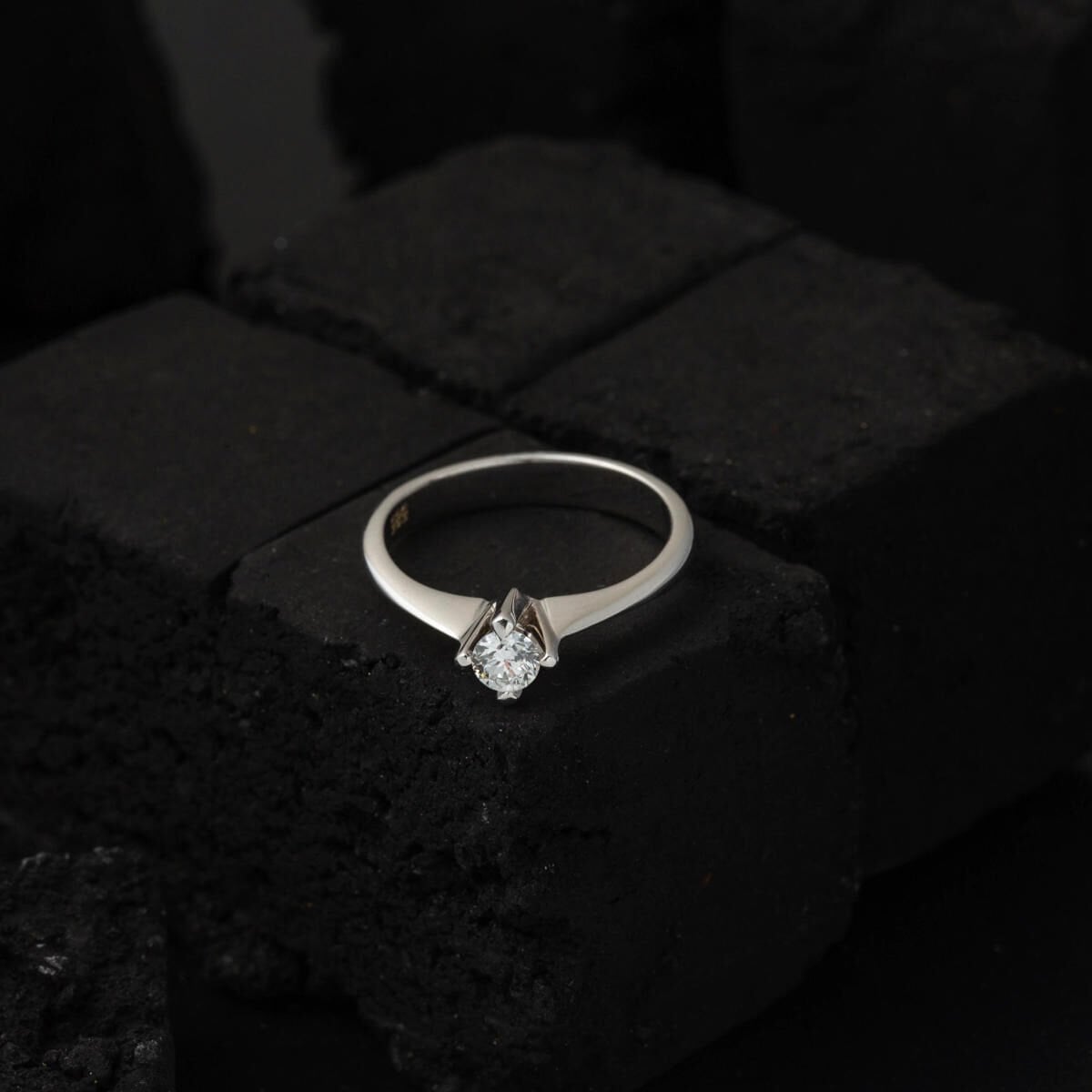 14K White Gold Cross Setting Solitaire Diamond Ring (2.22 g)