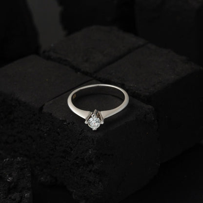 14K White Gold Cross Setting Solitaire Diamond Ring (2.22 g)