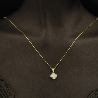 14K Yellow Gold Clover Mother of Pearl Necklace (2.02 g)