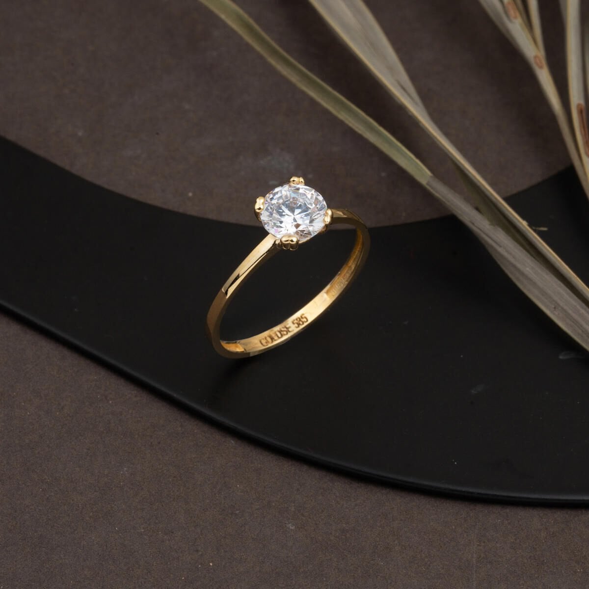 14K Yellow Gold Elegant Solitaire Cubic Zirconia Ring
