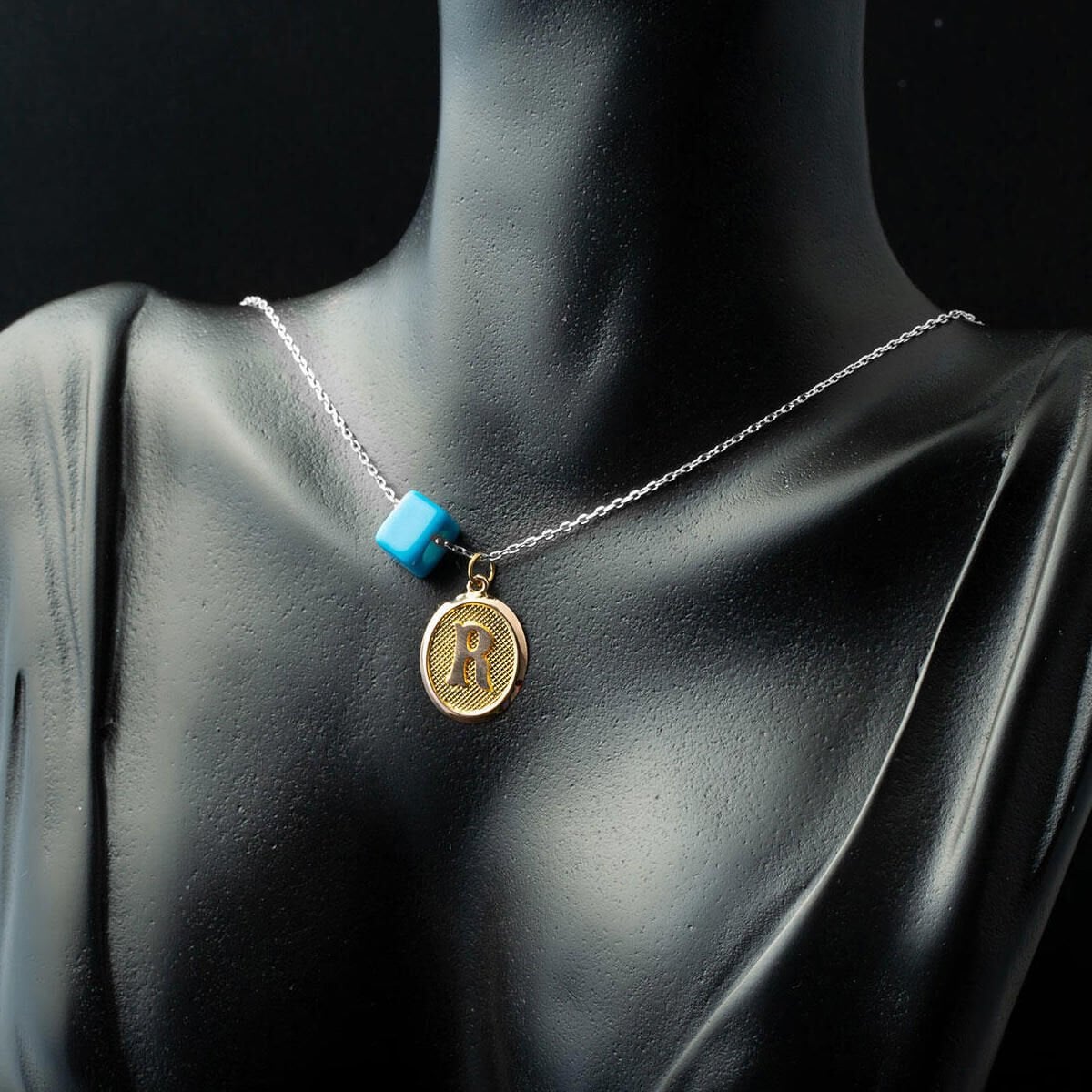 14K Yellow Gold Oval R Initial Pendant