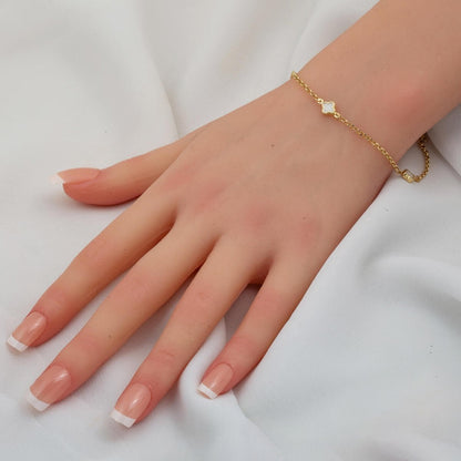 14K Yellow Gold Clover Mother of Pearl Bracelet (2.12 g)