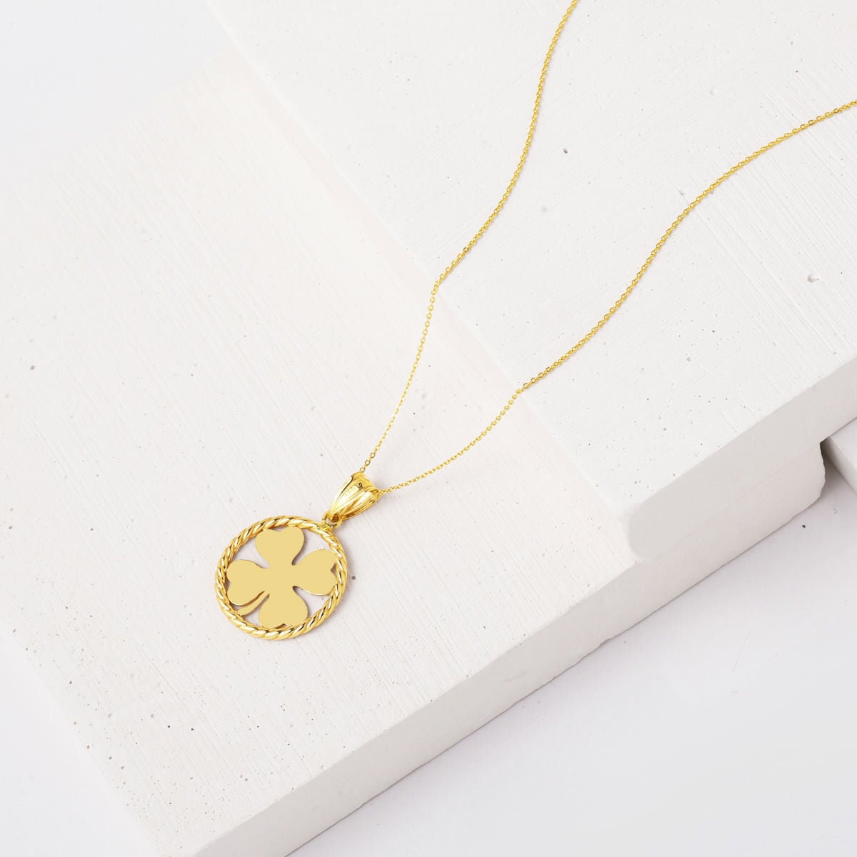 14K Yellow Gold Clover Pendant (1.28 g)
