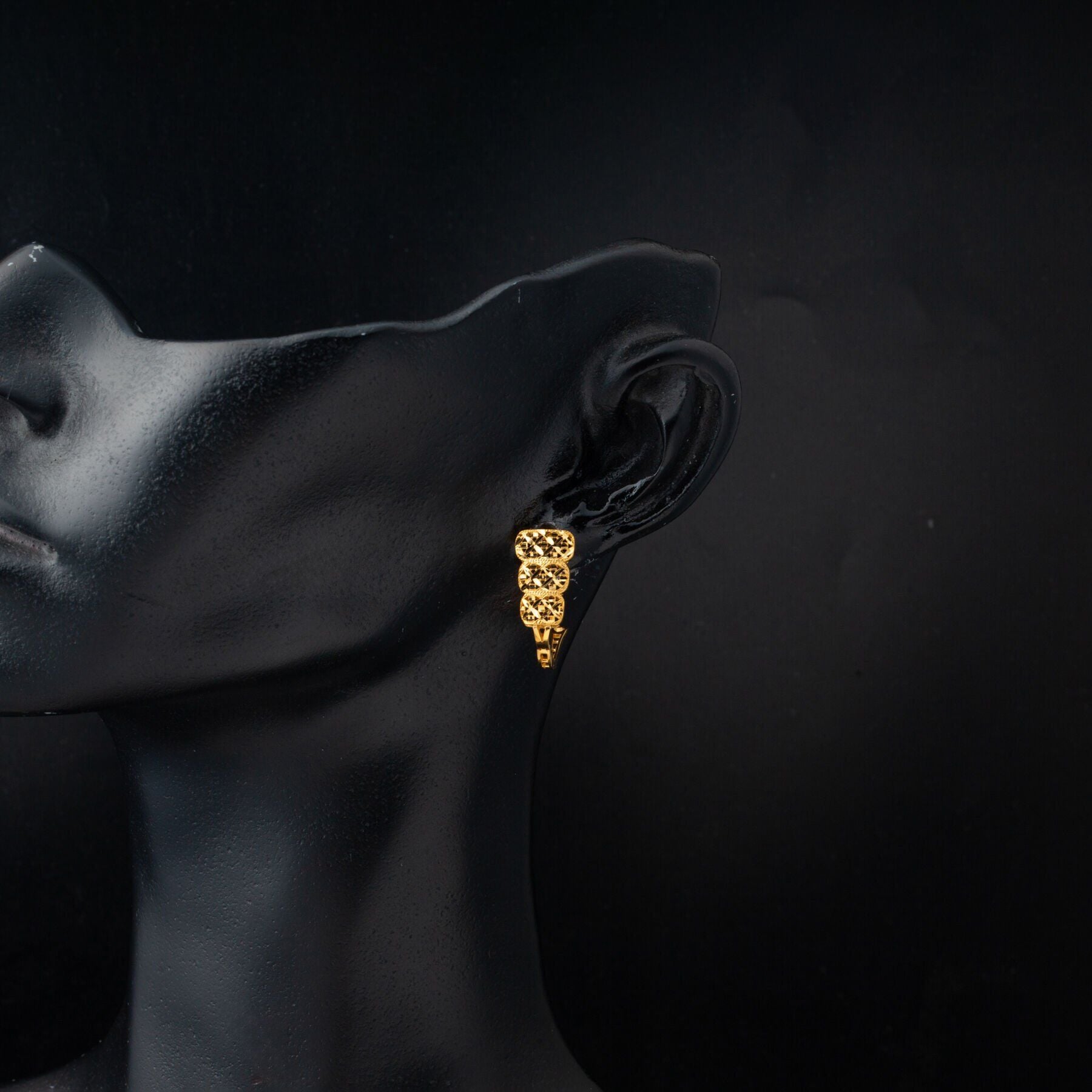 22K Yellow Gold Plasma Necklace and Earrings Set