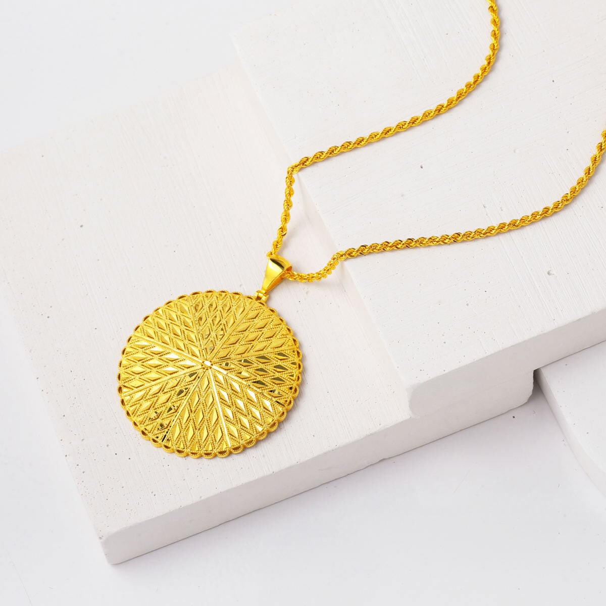 14K Yellow Gold Wheat Medallion Pendant