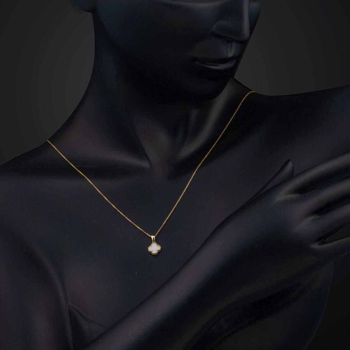 14K Yellow Gold Clover Mother of Pearl Necklace (2.02 g)