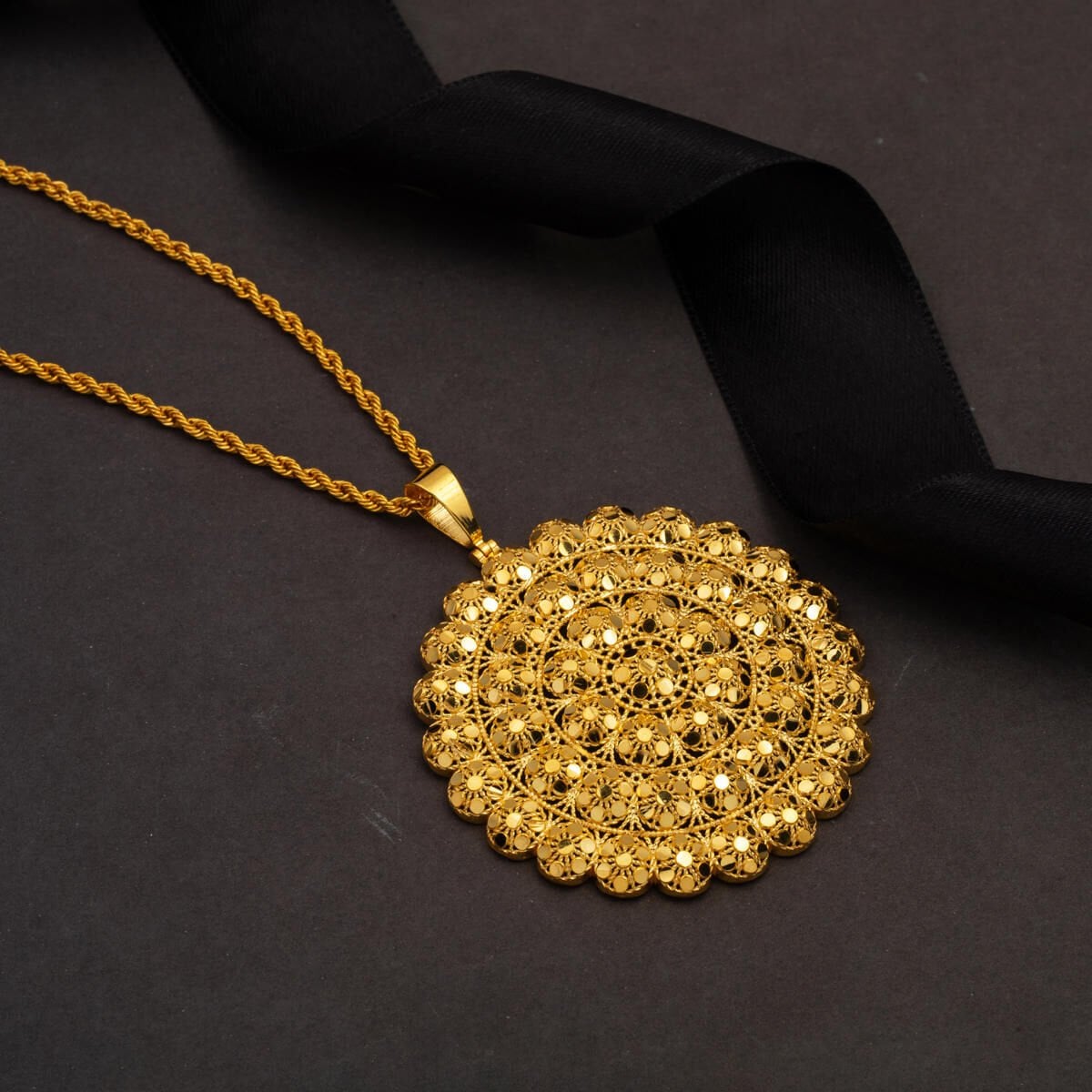 14K Yellow Gold Light Circle Necklace