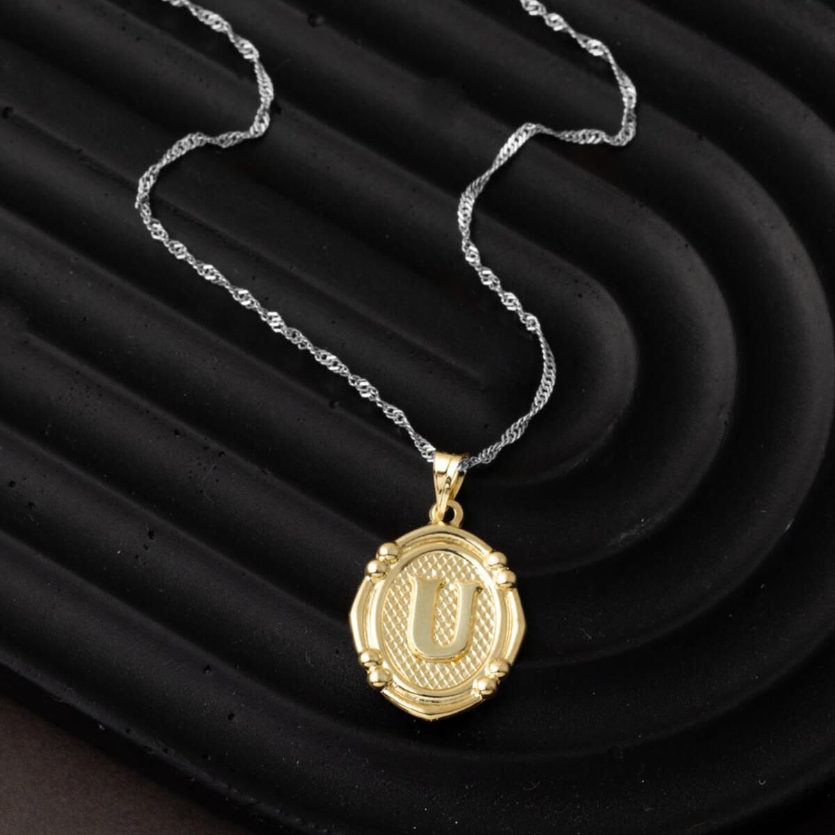 14K Yellow Gold Italian U Initial Pendant
