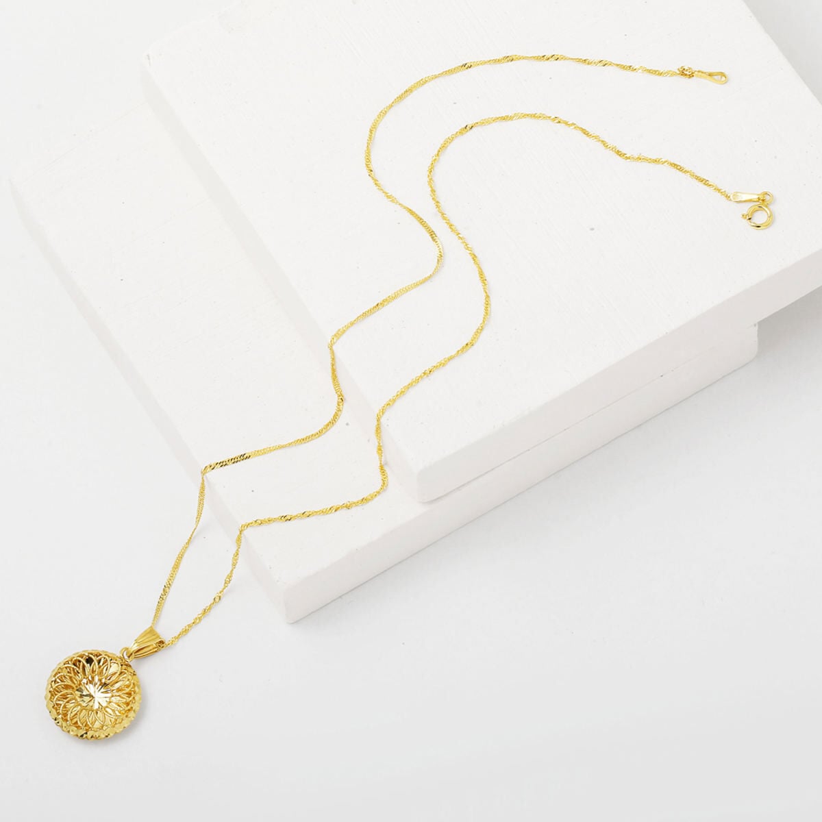 14K Yellow Gold Filigree Engraved Necklace