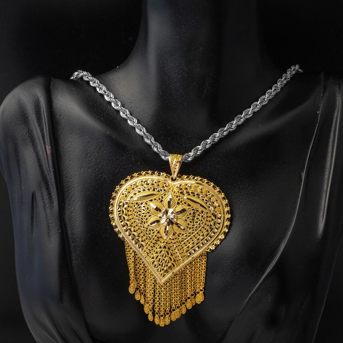 14K Yellow Gold Daisy Indian Style Pendant