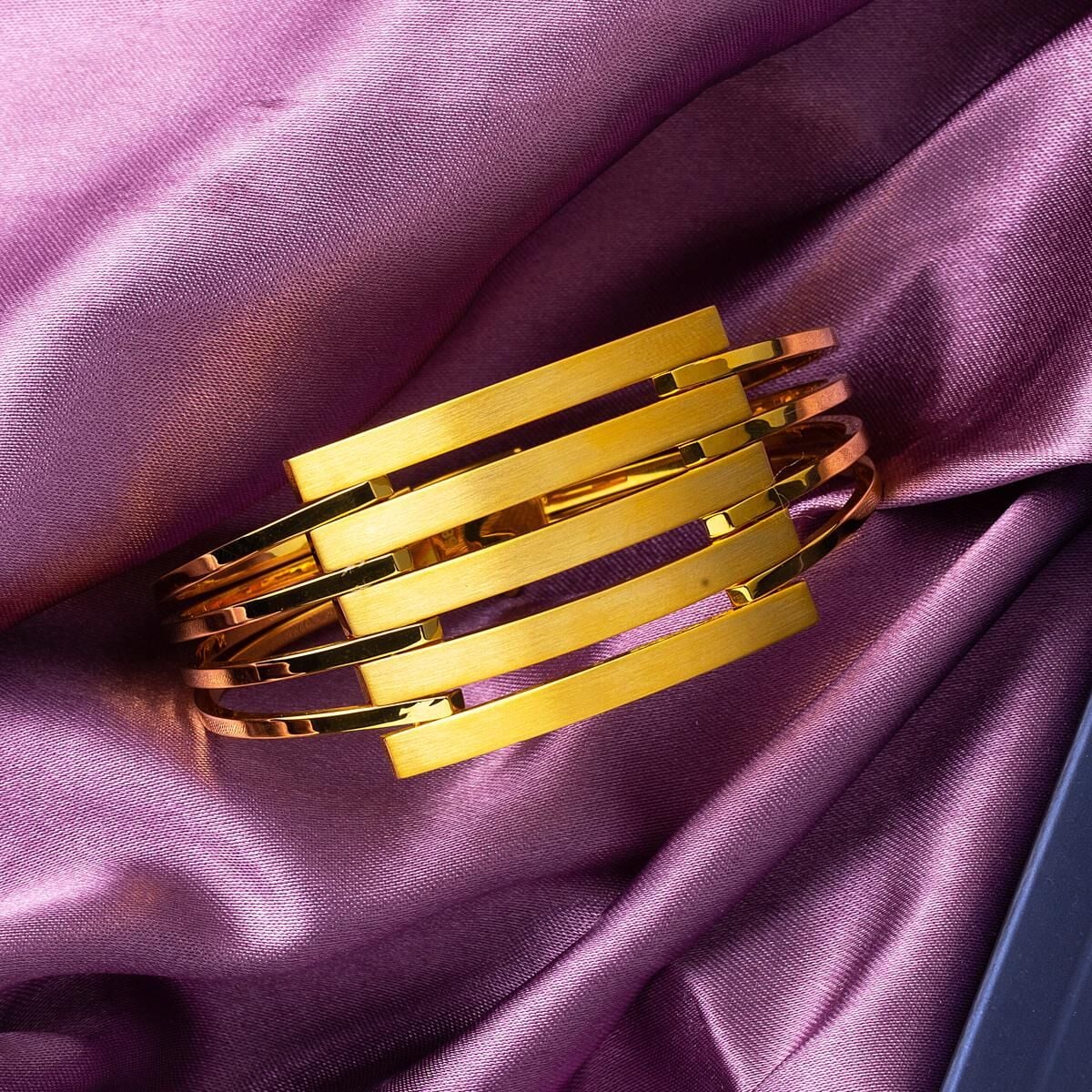 14K Yellow Gold Ribbed Hinged Cuff Bangle (17.2 g)