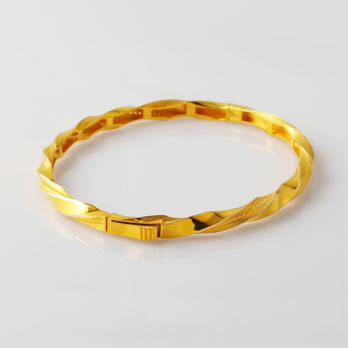 14K Yellow Gold Mesh Detail Hinged Cuff Bangle