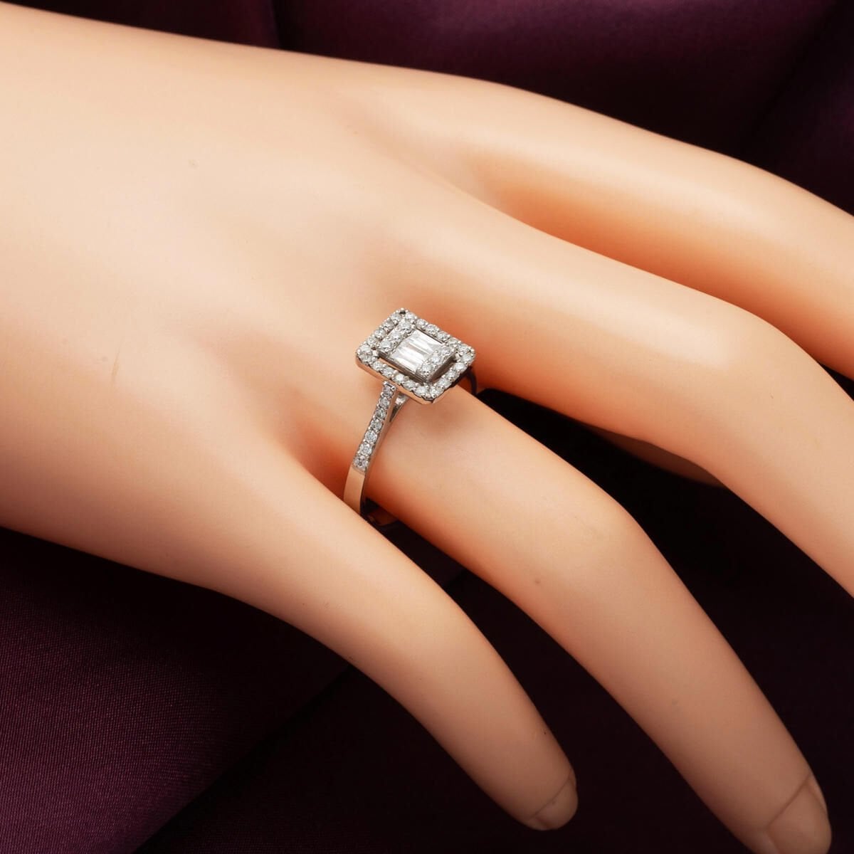 14K White Gold 0.56 Ct Baguette Diamond Ring