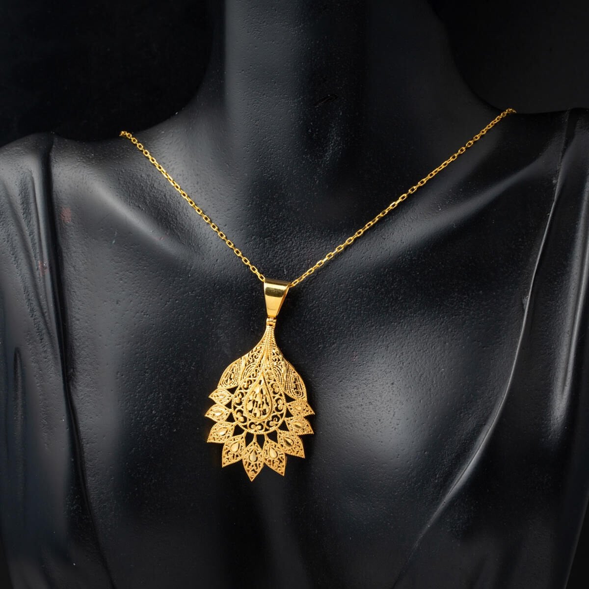 22K Yellow Gold Indian Style Motif Necklace