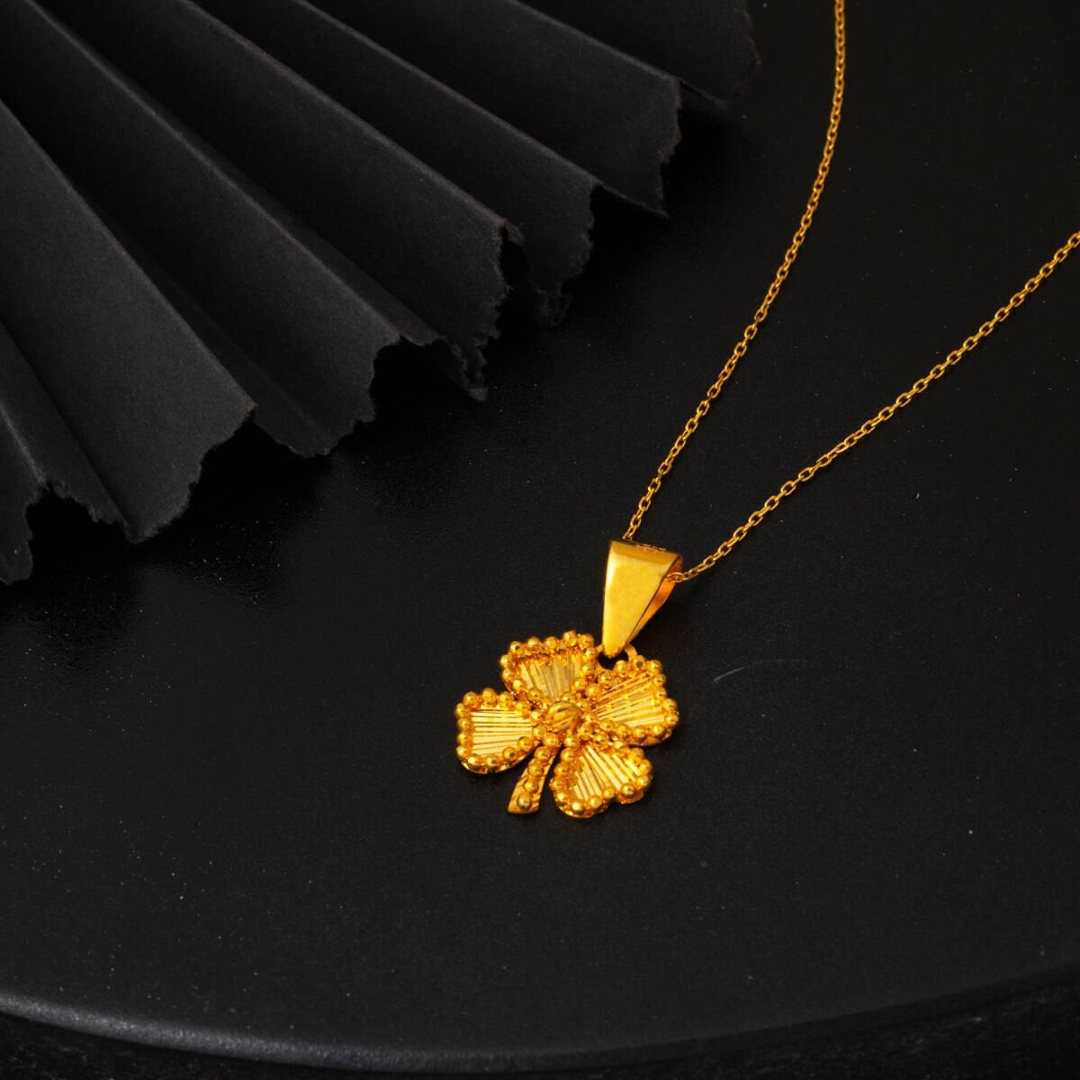 22K Yellow Gold Sparkling Clover Necklace