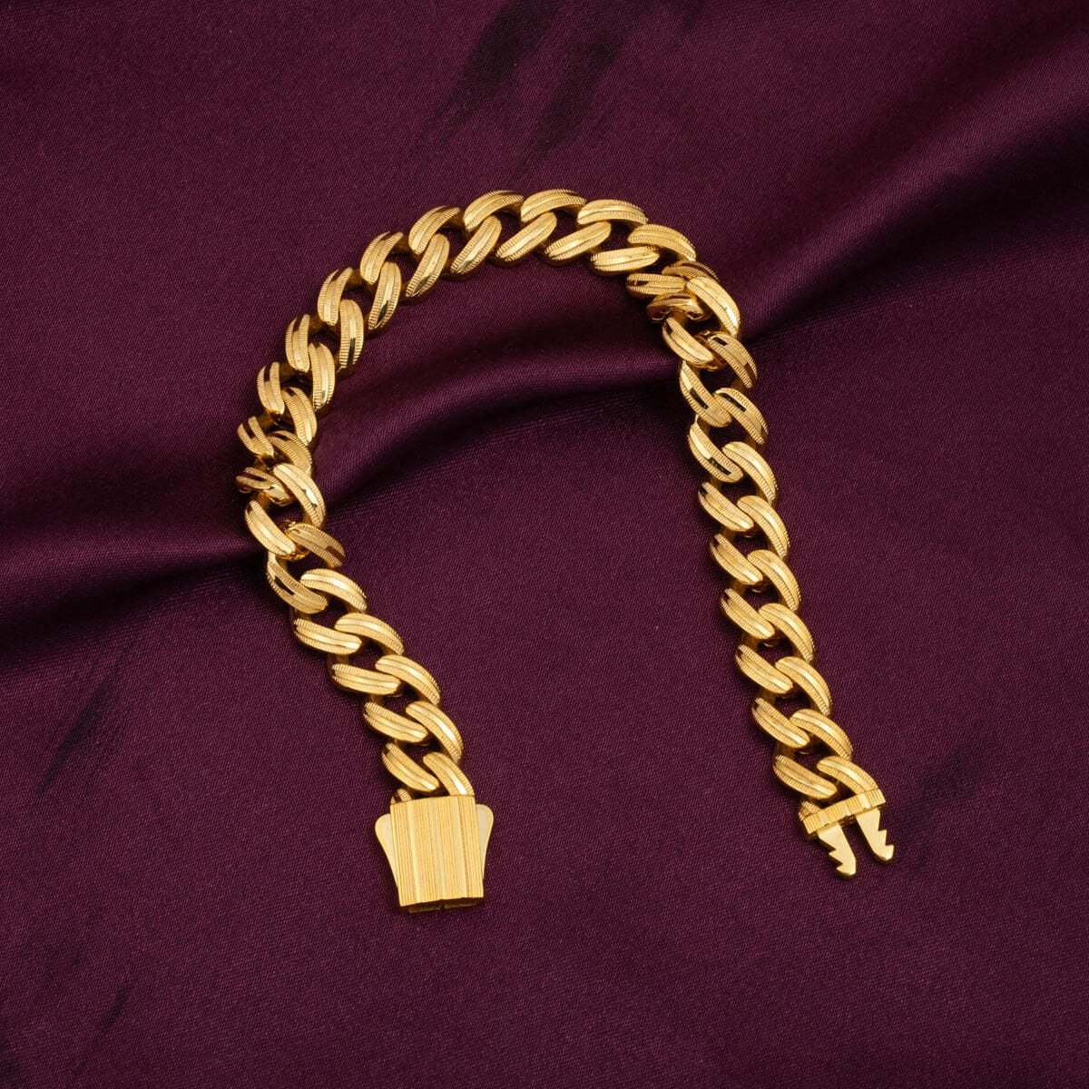 14K Yellow Gold Ajda Hand Engraved Curb Bracelet (14.86 g)