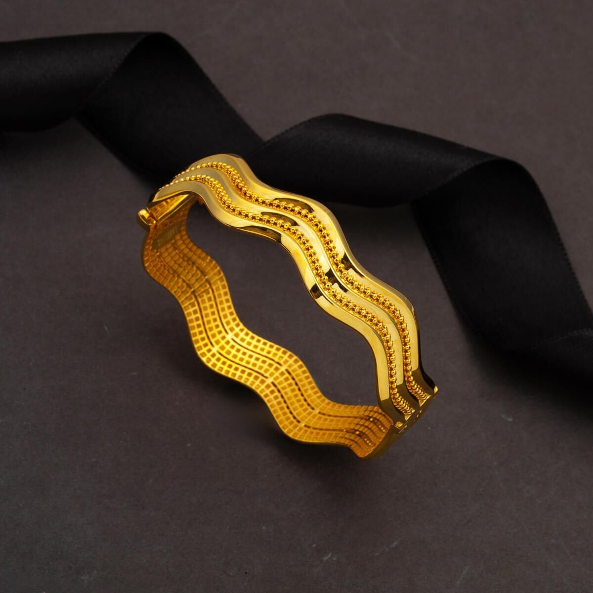 14K Yellow Gold Zigzag Ajda Hinged Cuff Bangle (15.75 g)