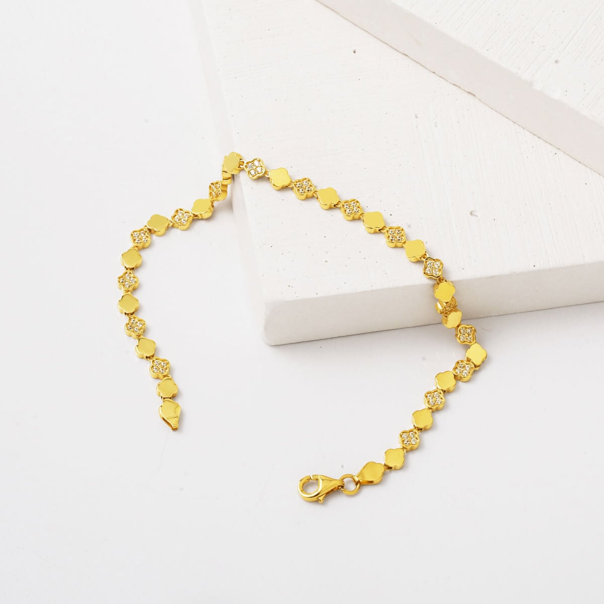 14K Yellow Gold Minimalist Clover Cubic Zirconia Bracelet