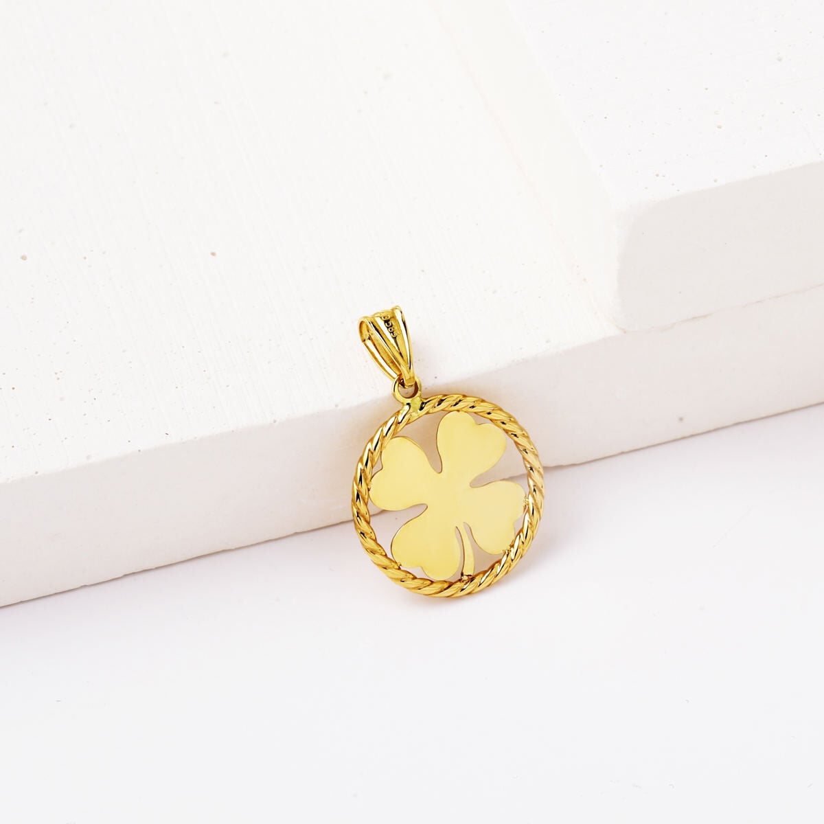 14K Yellow Gold Clover Pendant (1.28 g)