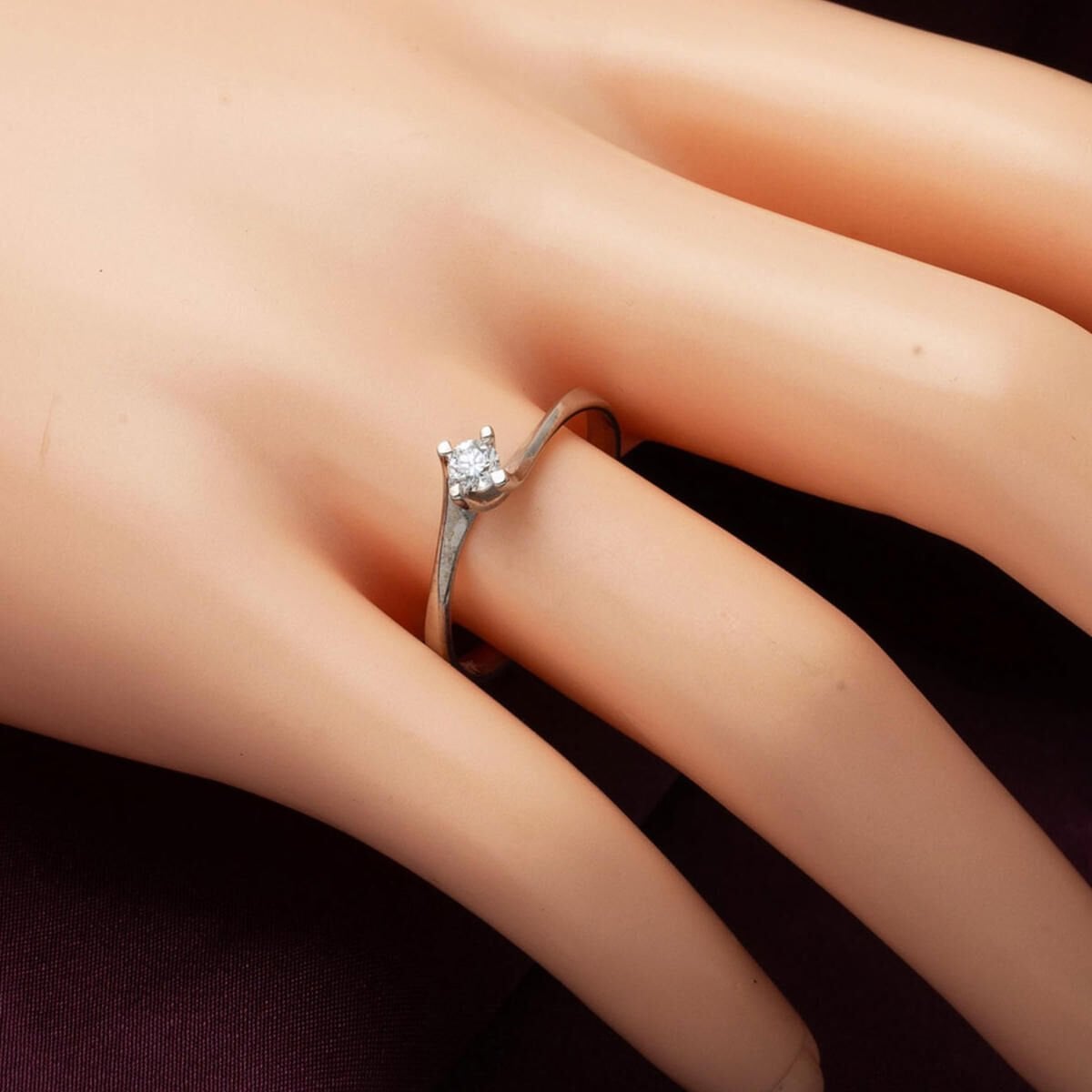 14K White Gold Illusion Solitaire Diamond Ring