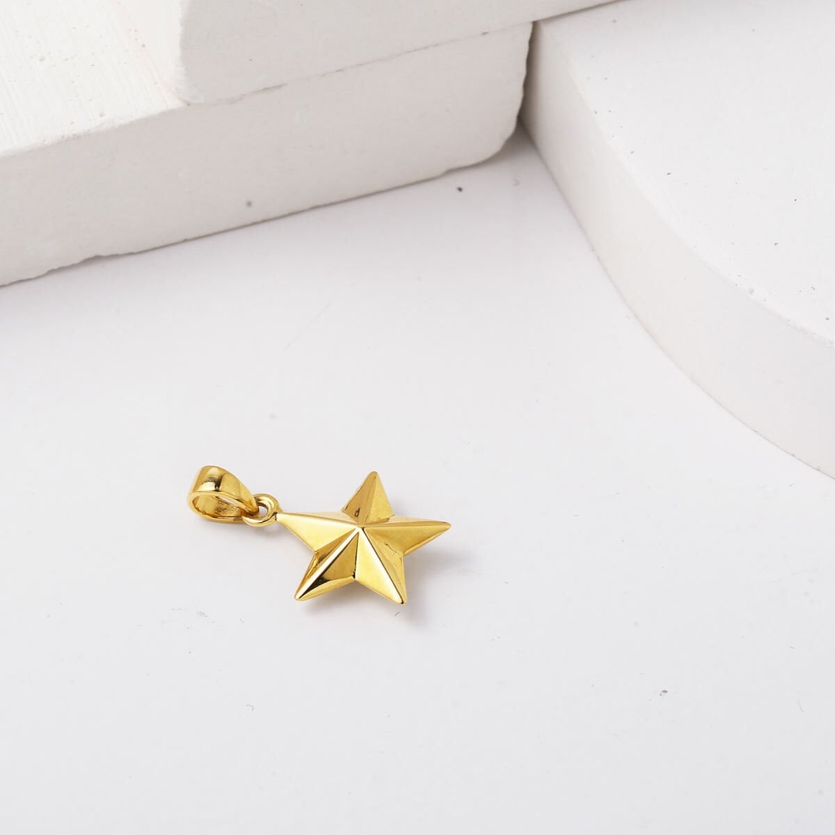 14K Yellow Gold Small Star Necklace