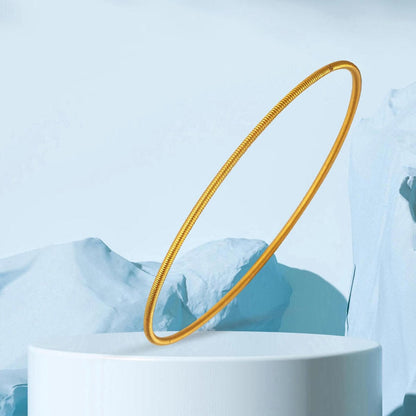22K Yellow Gold Ribbed Ajda Bangle (6 g)