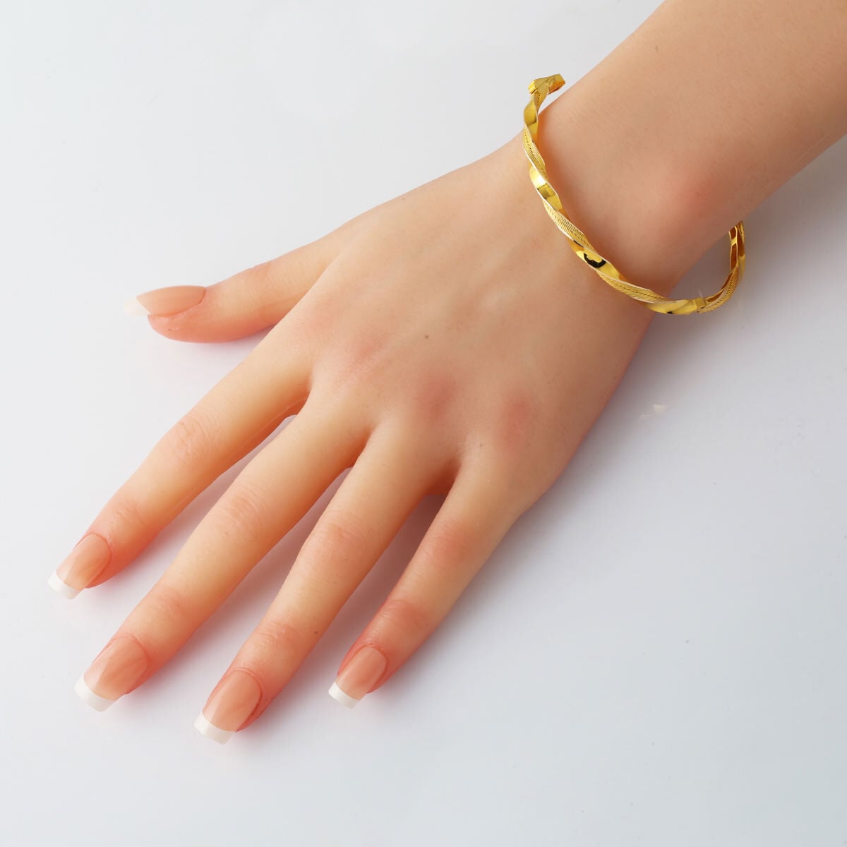14K Yellow Gold Mesh Detail Hinged Cuff Bangle