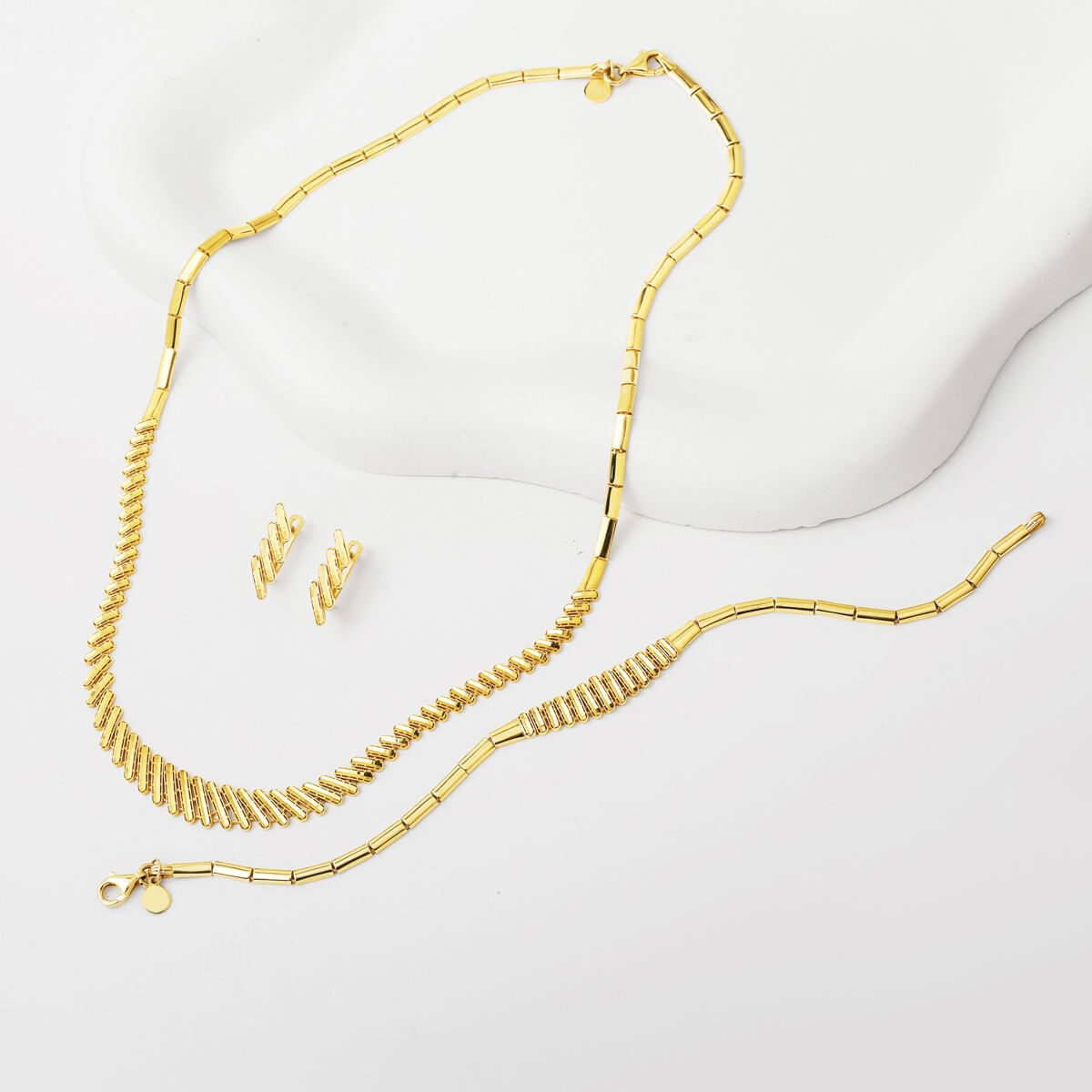 14K Yellow Gold Ajda Hand Engraved Wedding Set