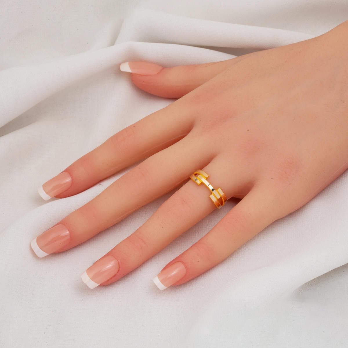 14K Yellow Gold Single Ribbed Ajda Ring